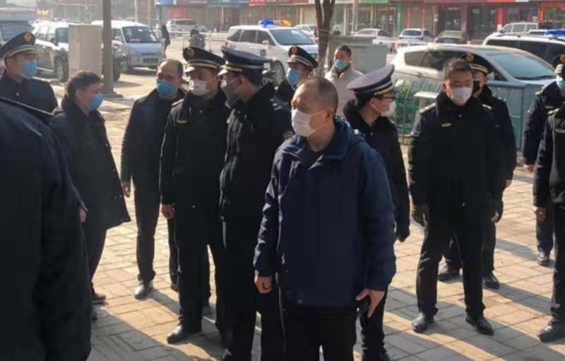 规劝商户停止营业  宣传普及防疫知识.jpg