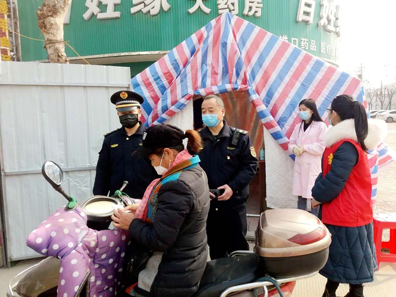 2.核对社区卡点进出人员信息.jpg