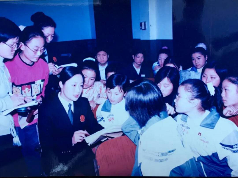 李莹.jpg