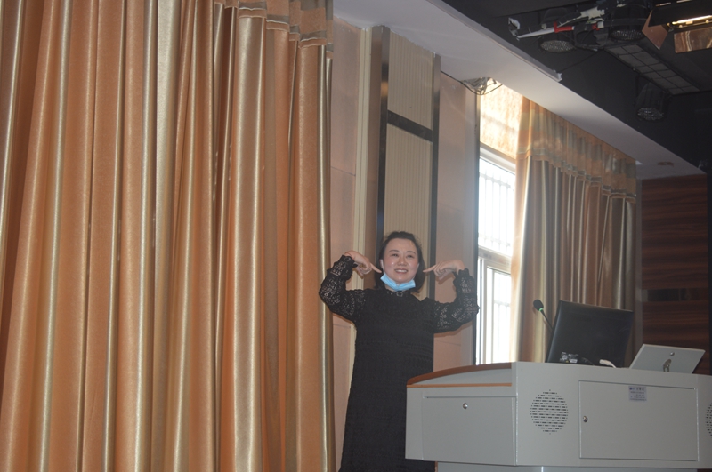 5周晶老师作《面对疫情我不怕  健康心理战胜它》心理指导讲座.JPG