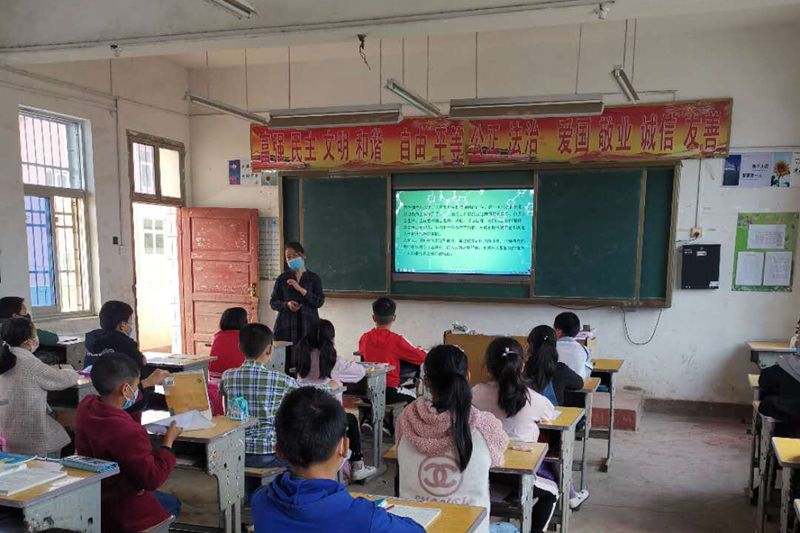 黄湖小学顺利复学开展开学第一课主题教育活动9.jpg