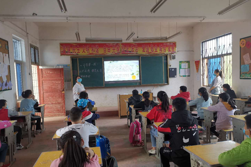 黄湖小学顺利复学开展开学第一课主题教育活动10.jpg
