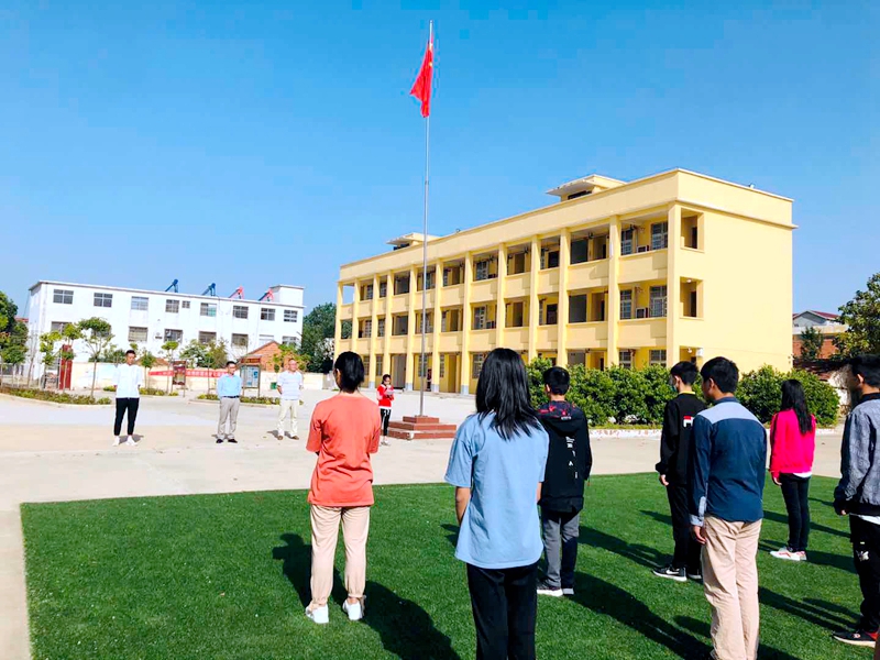升旗仪式晨会学校领导强调安全工作.jpg
