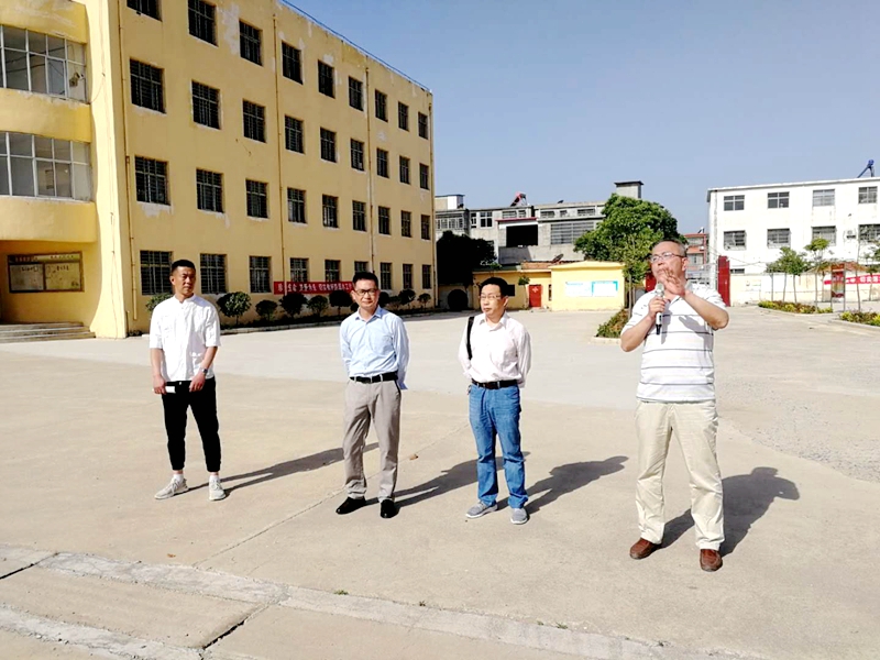 罗志伟书记参加升旗仪式晨会.jpg
