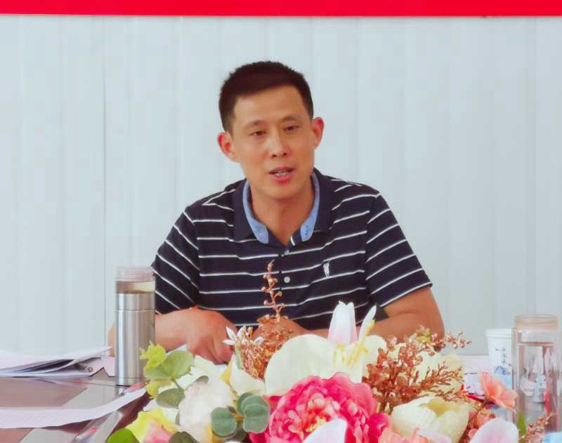 刘校长传达学习了《赵亮同志在全县防溺亡工作会上的讲话》.jpg