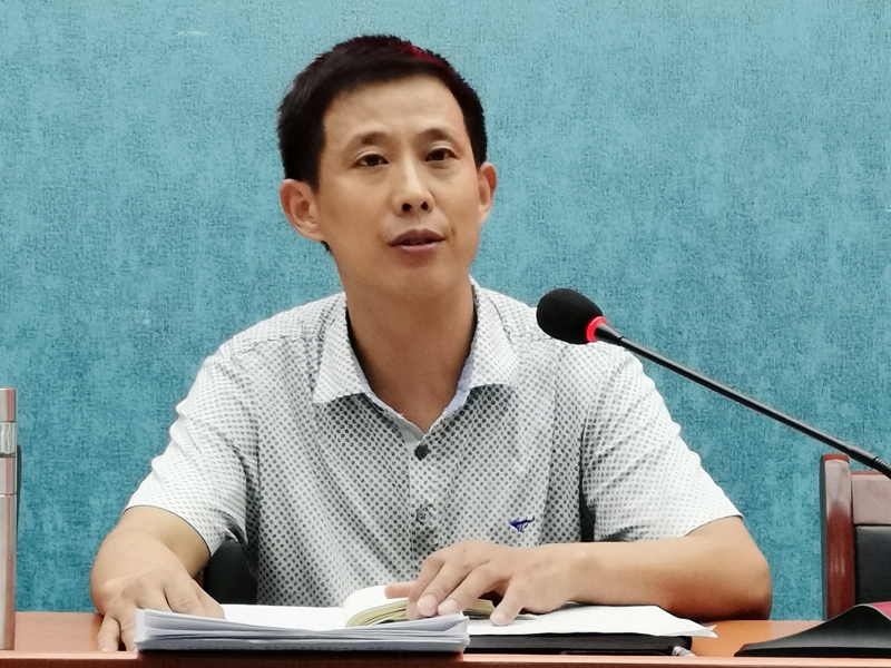 校长刘敏军向毕业班教师表示赞赏及肯定.jpg