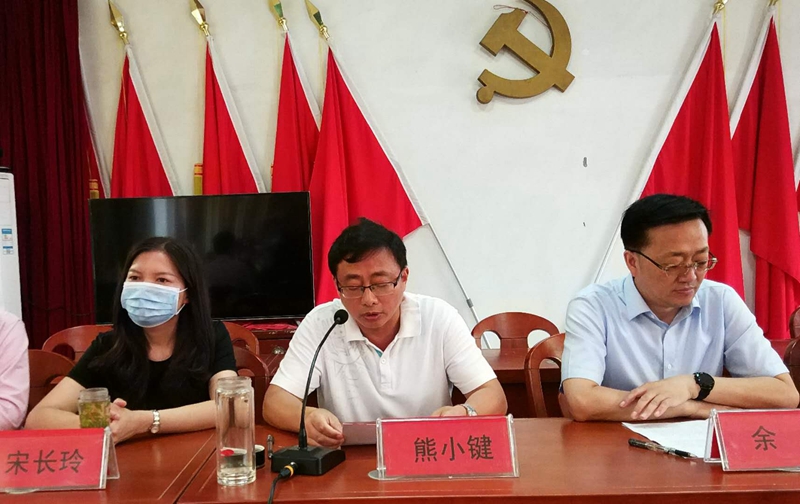 实验中学副校长熊小键发言.jpg