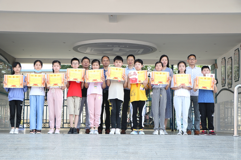 潢川一小召开“2019-2020学年度下期期中表优暨期末复习动员会”1.JPG