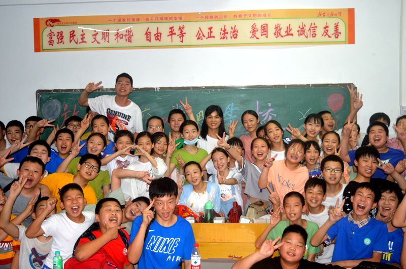 10师生话别.JPG