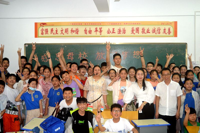 11师生话别.JPG