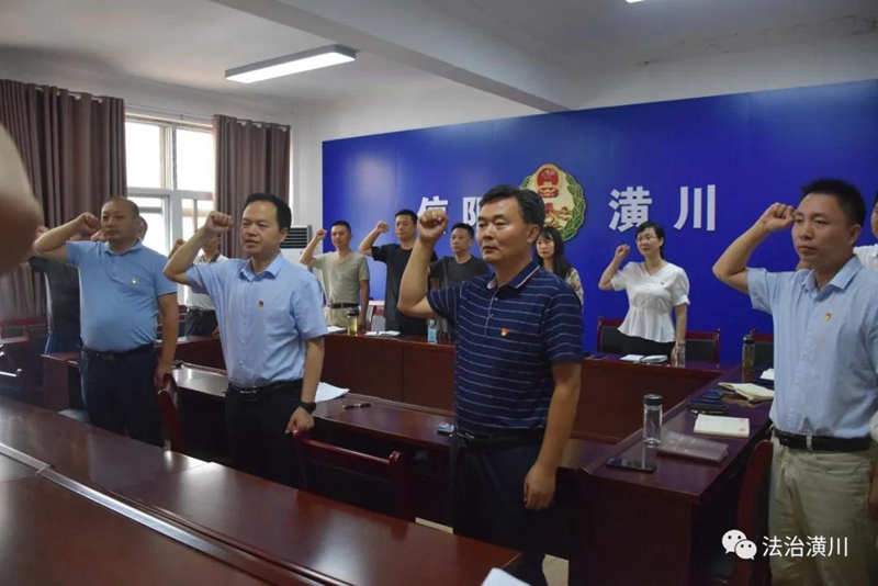 潢川县委政法委党支部开展主题党日活动2.jpg