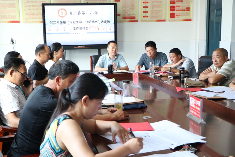 潢川一小开展建档立卡贫困家庭学生资助政策宣讲及暑期防溺水大走访3.JPG