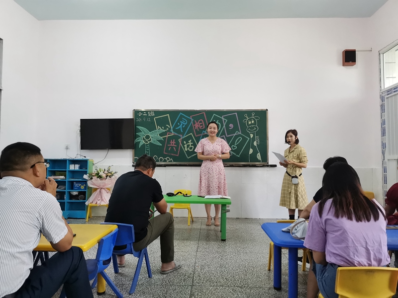 家长代表分享家庭育儿经验2.jpg
