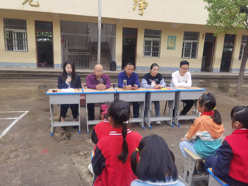 副校长余歌发言.jpg 副校长余歌发言.jpg