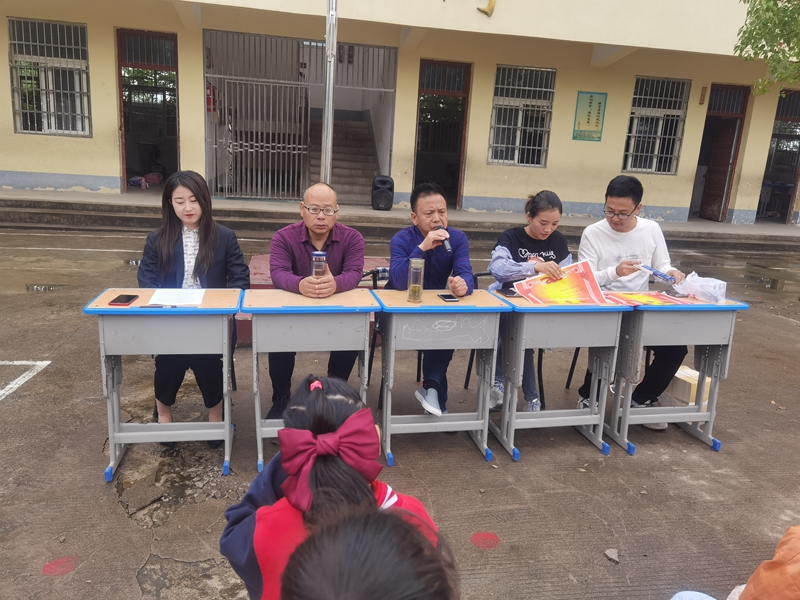 校长王真库发言.jpg 校长王真库发言.jpg