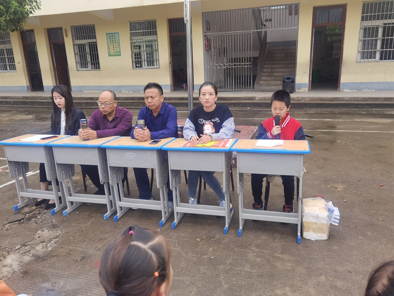 优秀学生代表发言.jpg 优秀学生代表发言.jpg