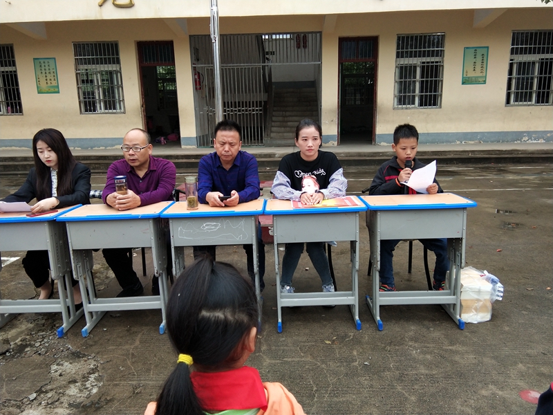 优秀学生代表发言2.jpg 优秀学生代表发言2.jpg