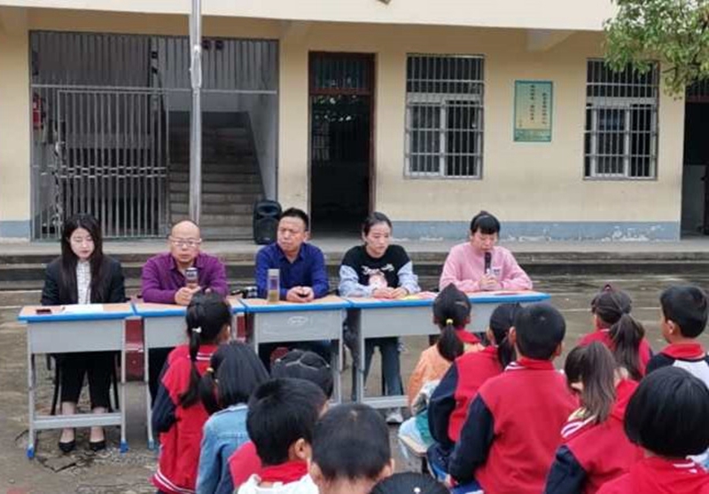 优秀教师雷丽发言.jpg 优秀教师雷丽发言.jpg