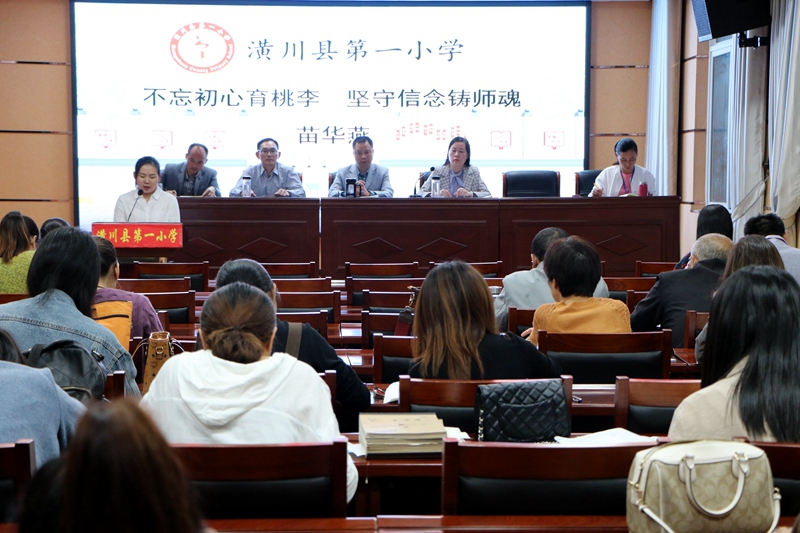 潢川一小举行抗疫先进事迹宣讲报告会3.JPG