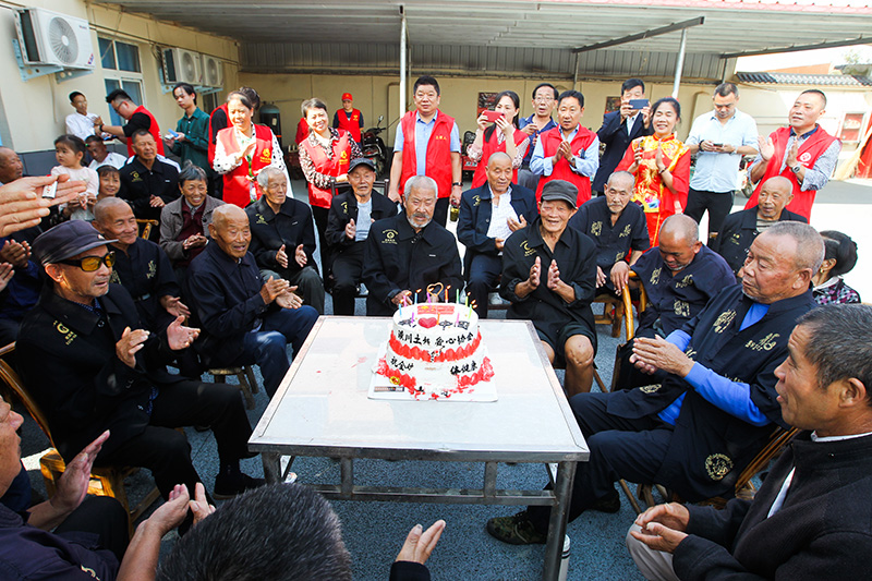 潢川土根爱心协会到张集乡敬老院开展慰问献爱心活动