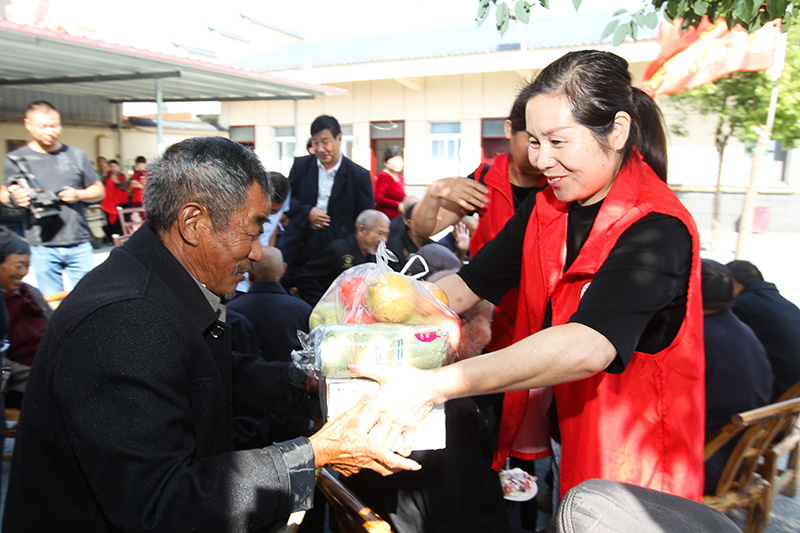 潢川土根爱心协会到张集乡敬老院开展慰问献爱心活动