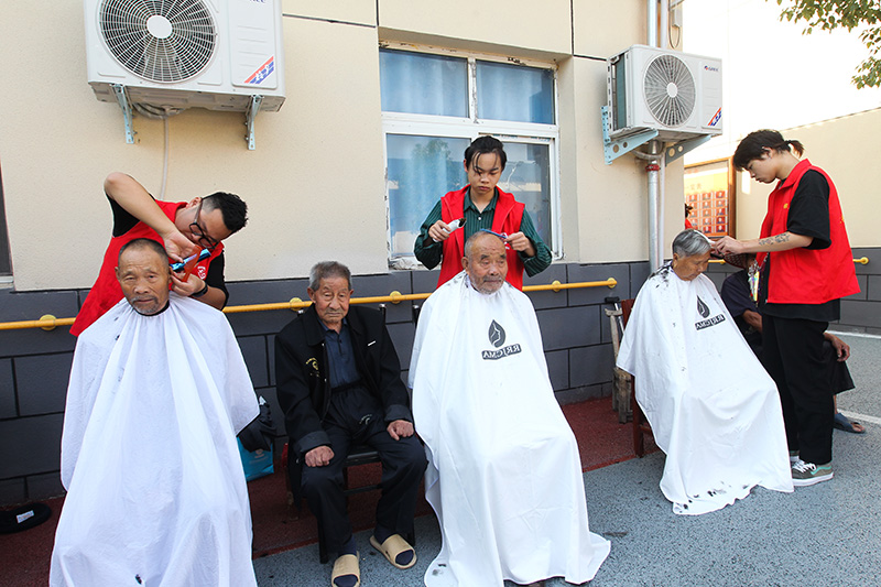 潢川土根爱心协会到张集乡敬老院开展慰问献爱心活动