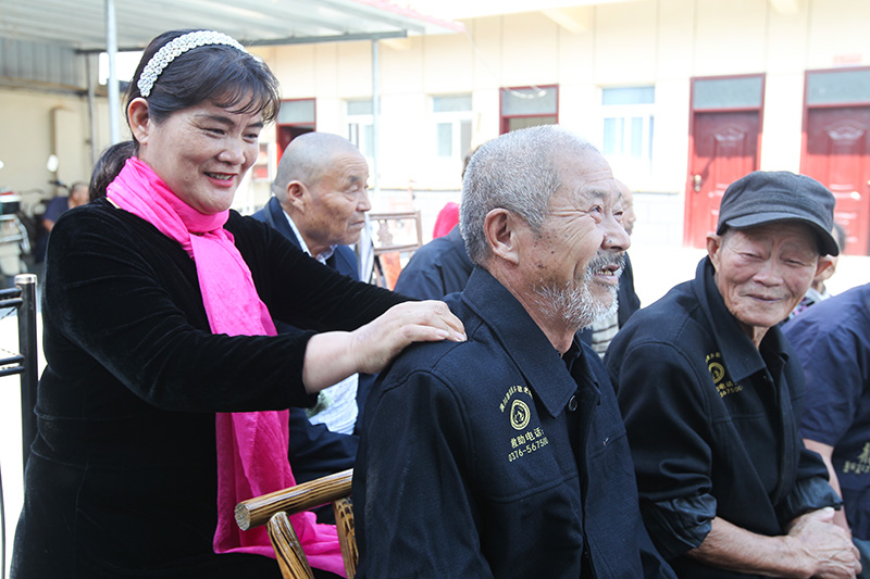 潢川土根爱心协会到张集乡敬老院开展慰问献爱心活动