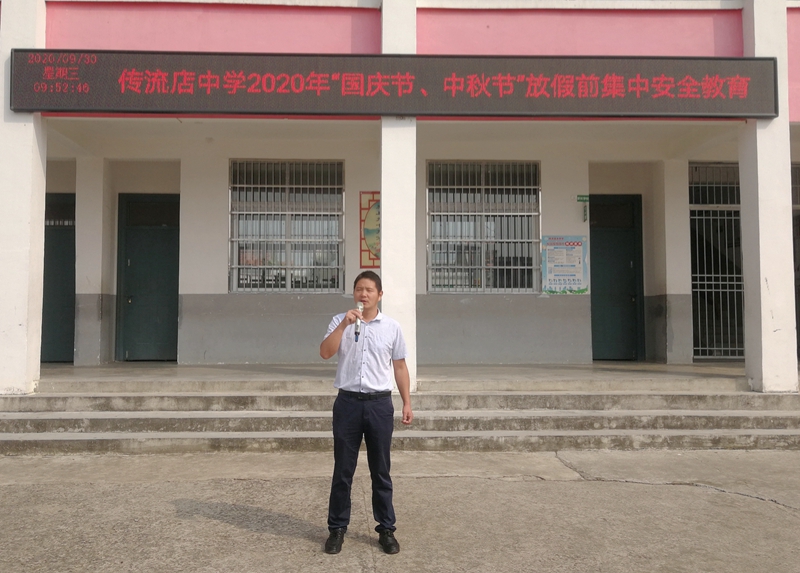 业务副校长卢力.jpg