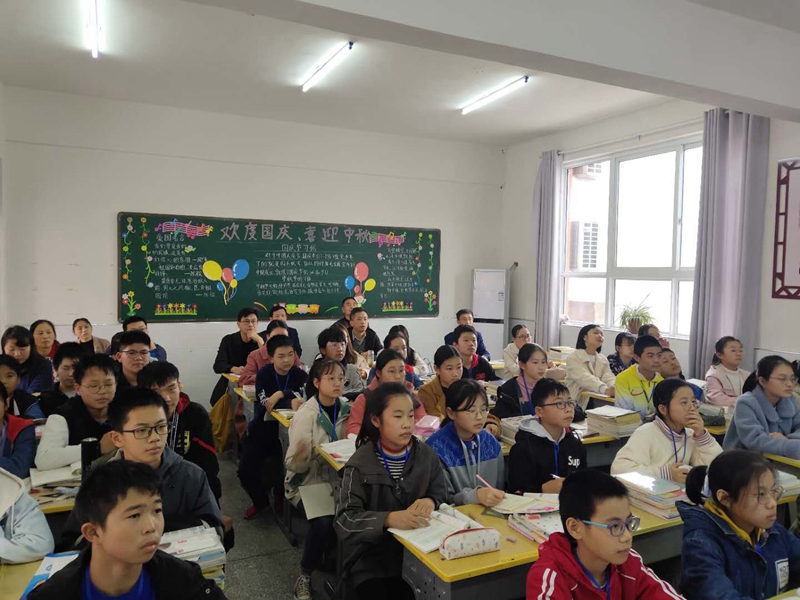 潢川县教研室领导到仁和中学开展推门听课活动1.jpg