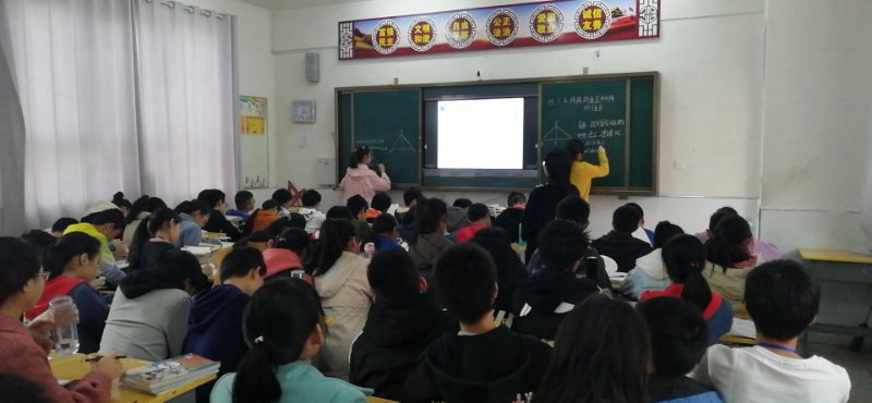 潢川县教研室领导到仁和中学开展推门听课活动7.jpg