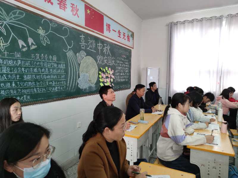 潢川县教研室领导到仁和中学开展推门听课活动5.jpg