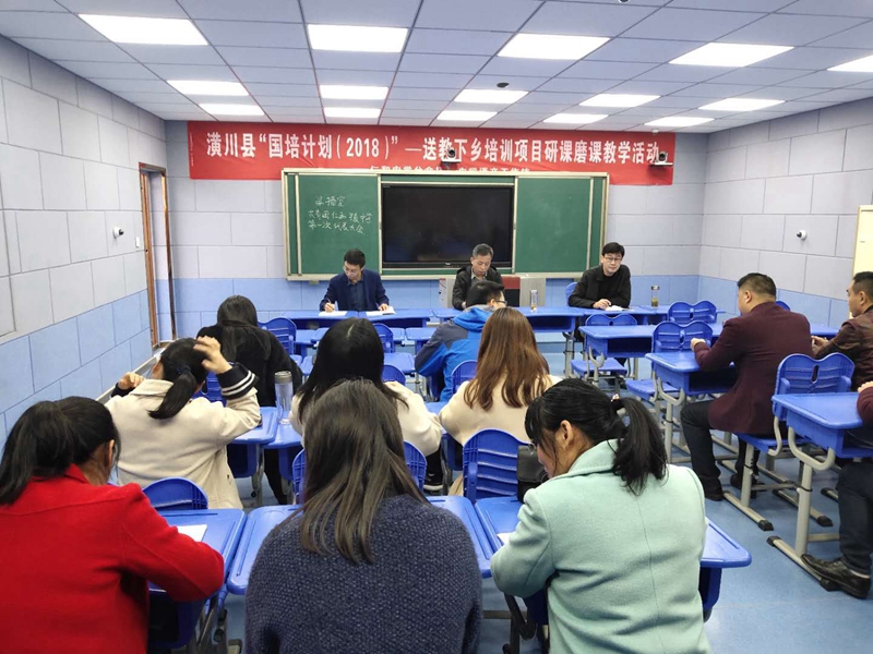 潢川县教研室领导到仁和中学开展推门听课活动3.jpg
