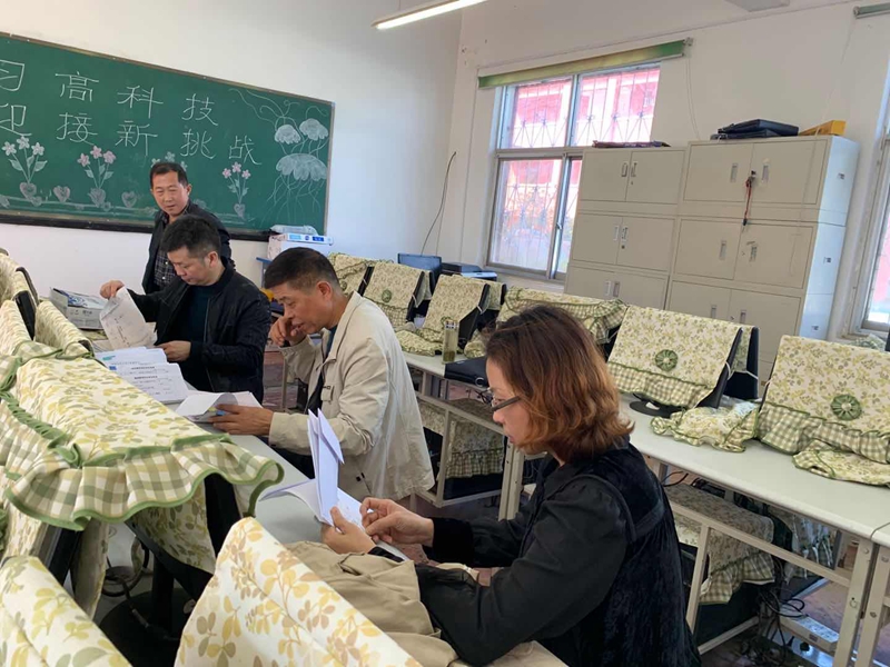 潢川县纪委监委派驻十三组深入黄湖小学督查工作1.jpg