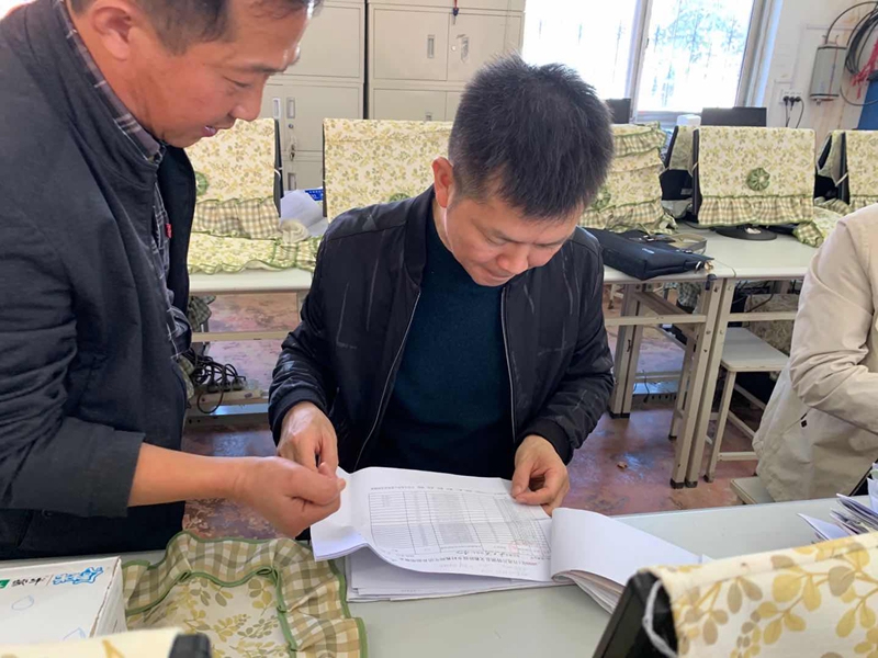 潢川县纪委监委派驻十三组深入黄湖小学督查工作2.jpg