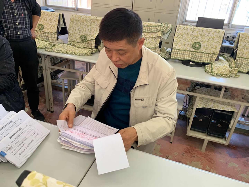 潢川县纪委监委派驻十三组深入黄湖小学督查工作4.jpg
