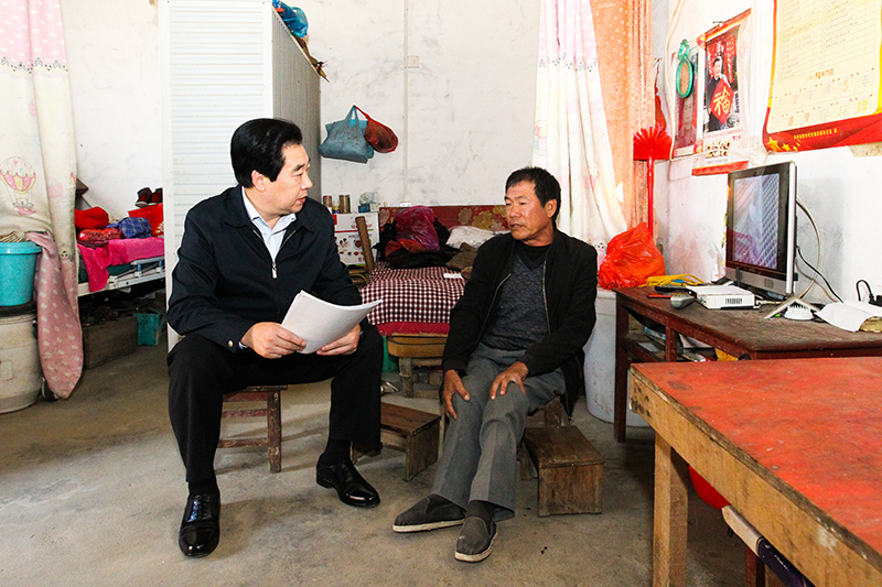 潢川县召开第一片区脱贫攻坚总攻调度会