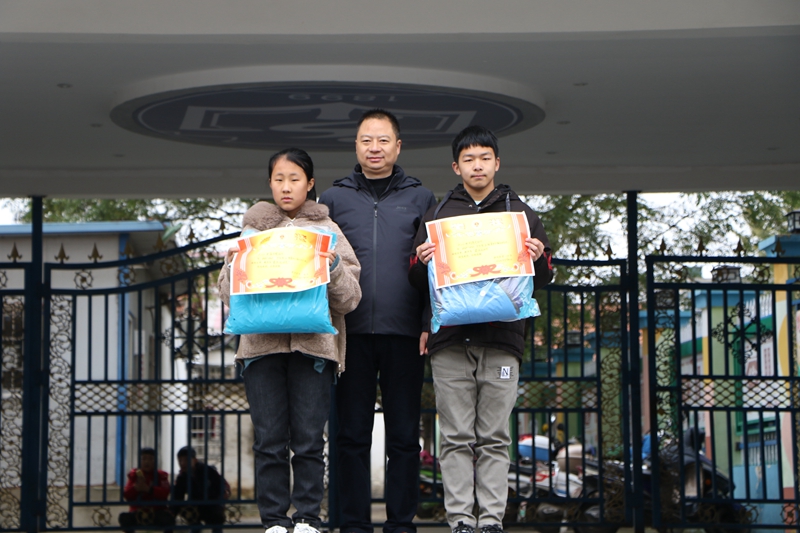 潢川一小隆重举行第四十六届运动会表彰大会2.JPG