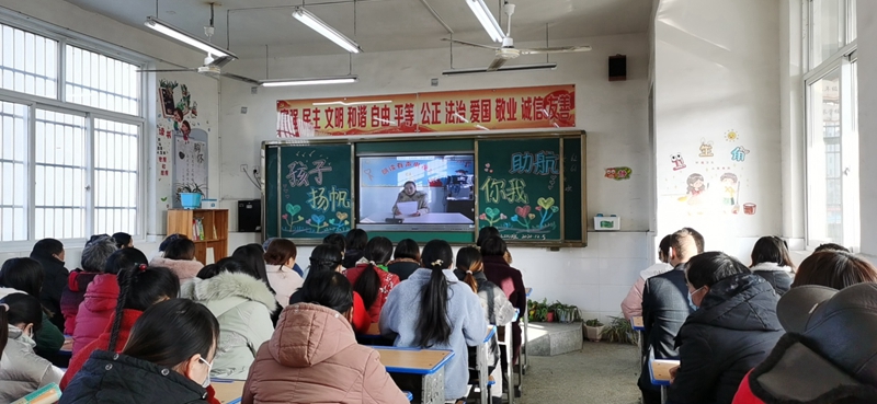 潢川一小召开2020－2021学年度上期家长会5.jpg