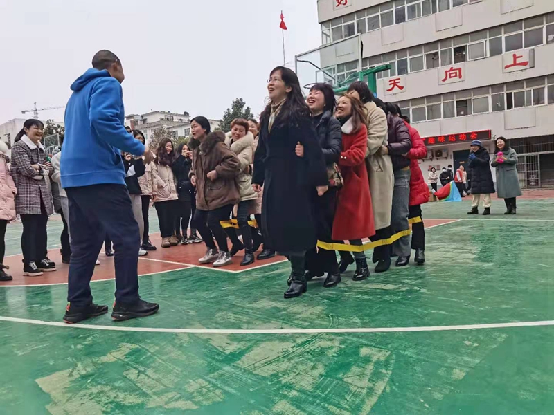 巨人脚步.jpg