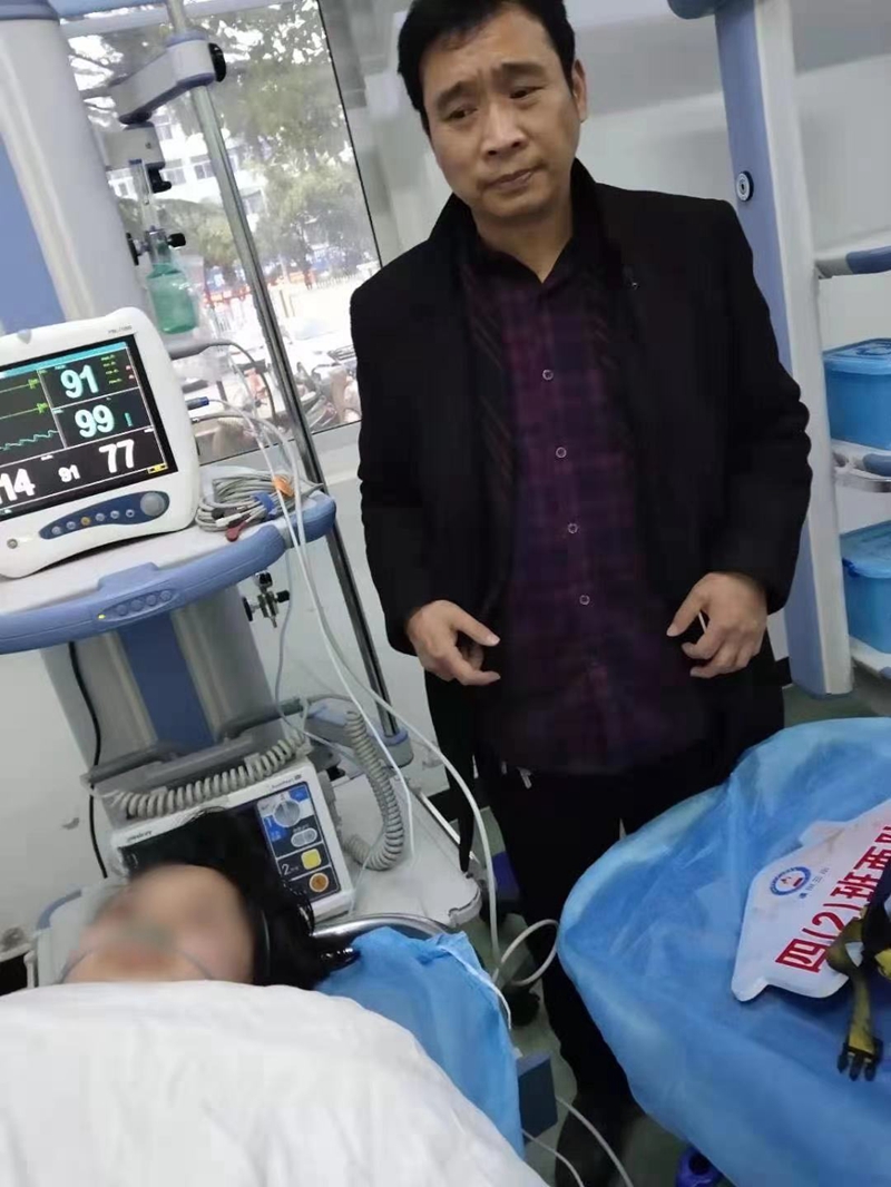 体育课晕倒、救治 (2).jpg