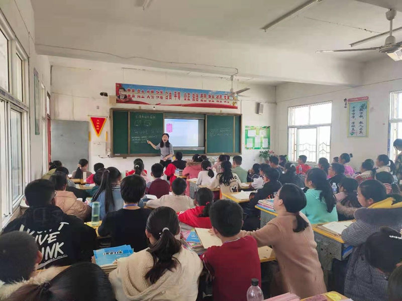 仁和中学积极开展公开课展示活动1 (2).jpg