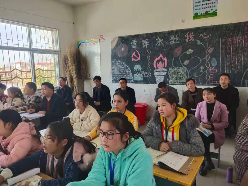 仁和中学积极开展公开课展示活动1 (1).jpg