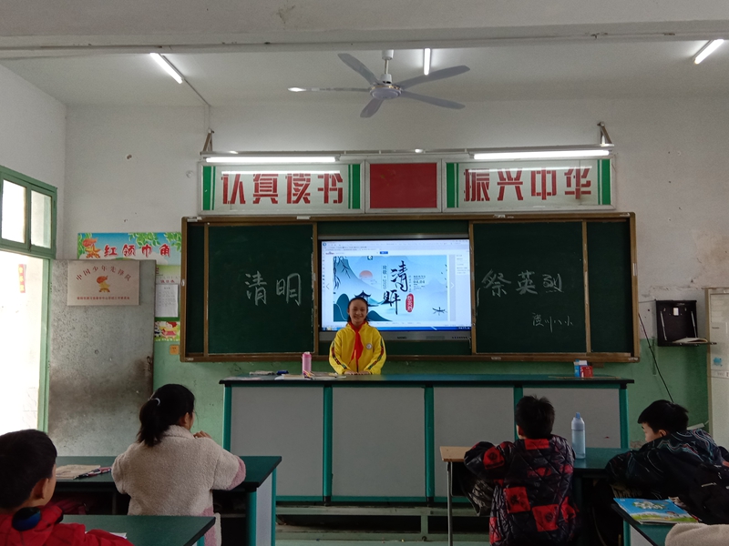 祭英烈班会.jpg