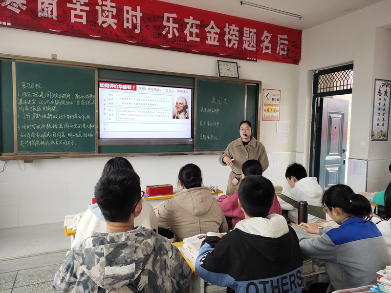 县教体局教研室来仁和中学开展毕业班教学专项视导工作1.jpg