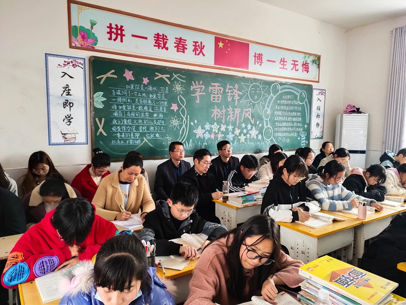 县教体局教研室来仁和中学开展毕业班教学专项视导工作3.jpg