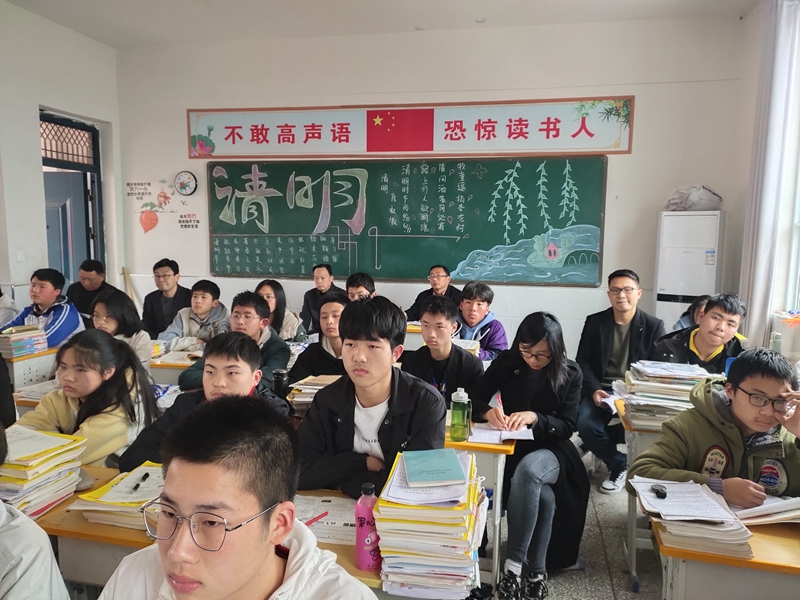 县教体局教研室来仁和中学开展毕业班教学专项视导工作4.jpg