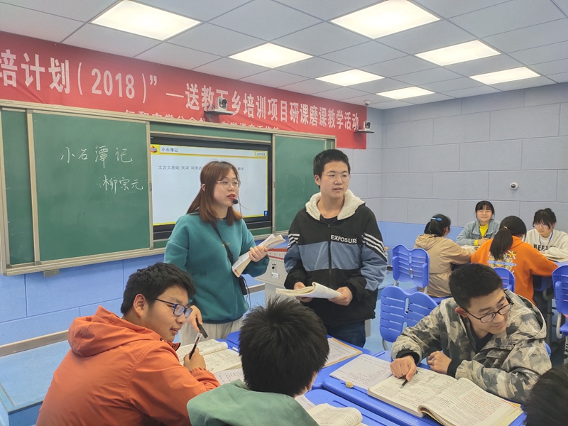 仁和中学顺利举行青年教师优质课选拔赛 (4).jpg