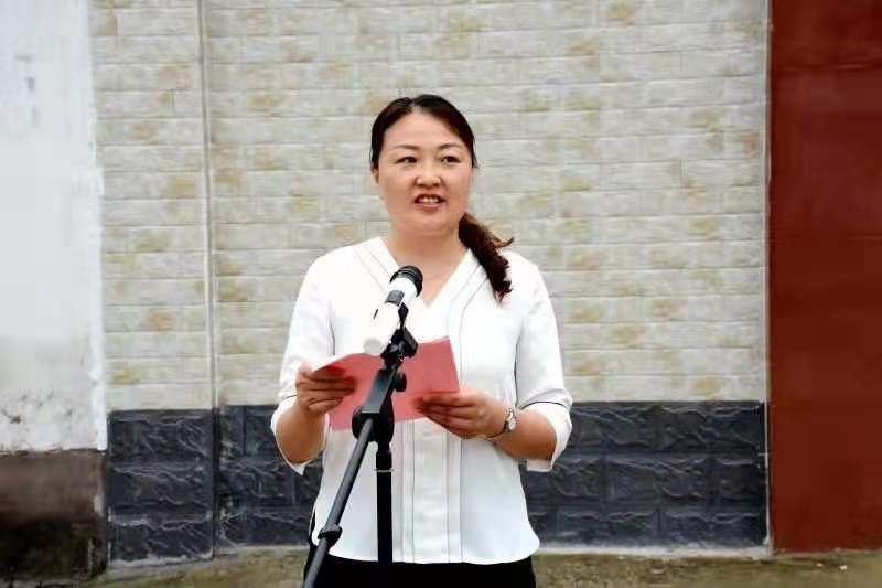 春申中心校庙岗小学校长胡永凤致欢迎词.jpg