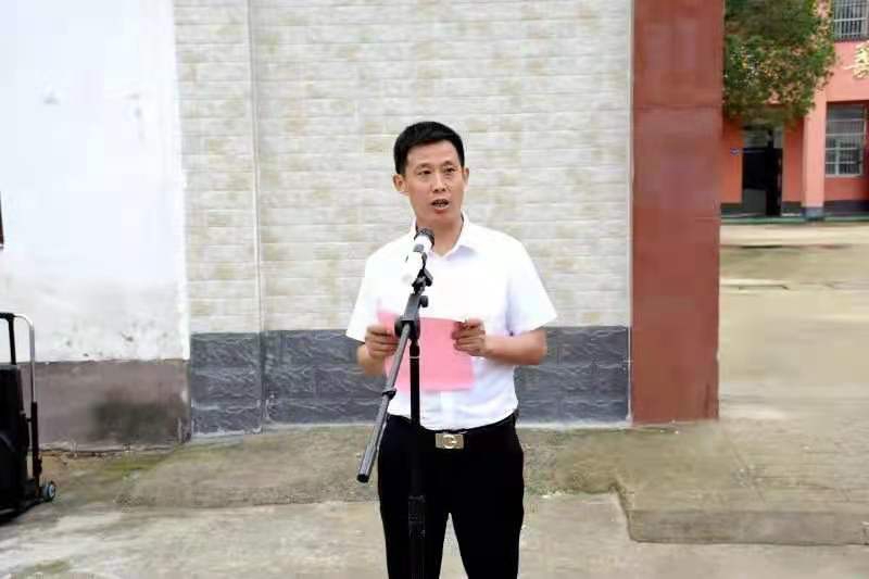 潢川县第七小学校长刘明军讲话.jpg