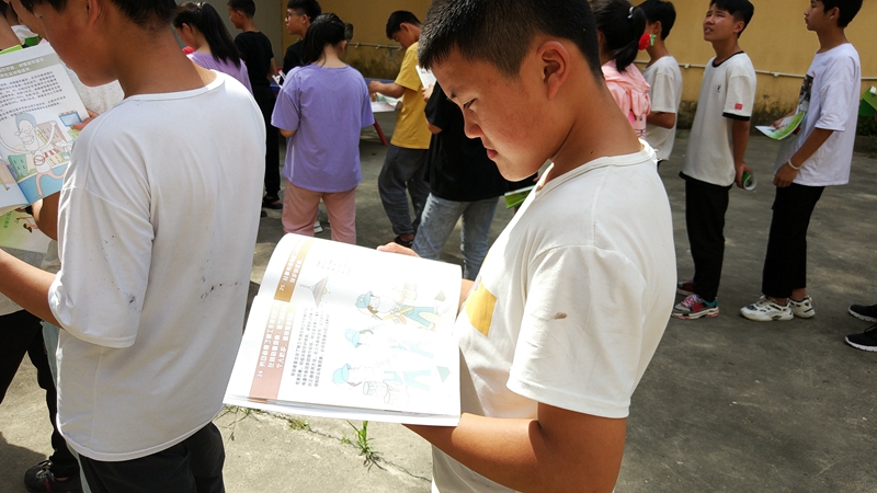 同学们认真阅读2.jpg